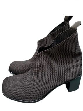 Vivanz Brown Ankle Boot Stretch Fabric Size 8 NWOT